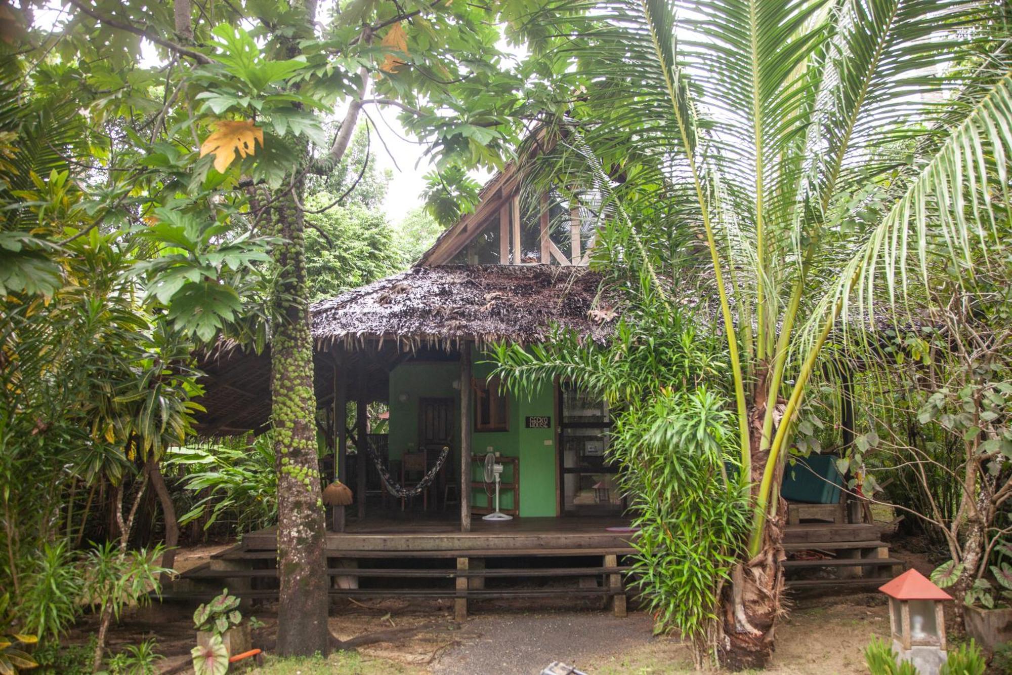 Emerald House Village General Luna  Luaran gambar