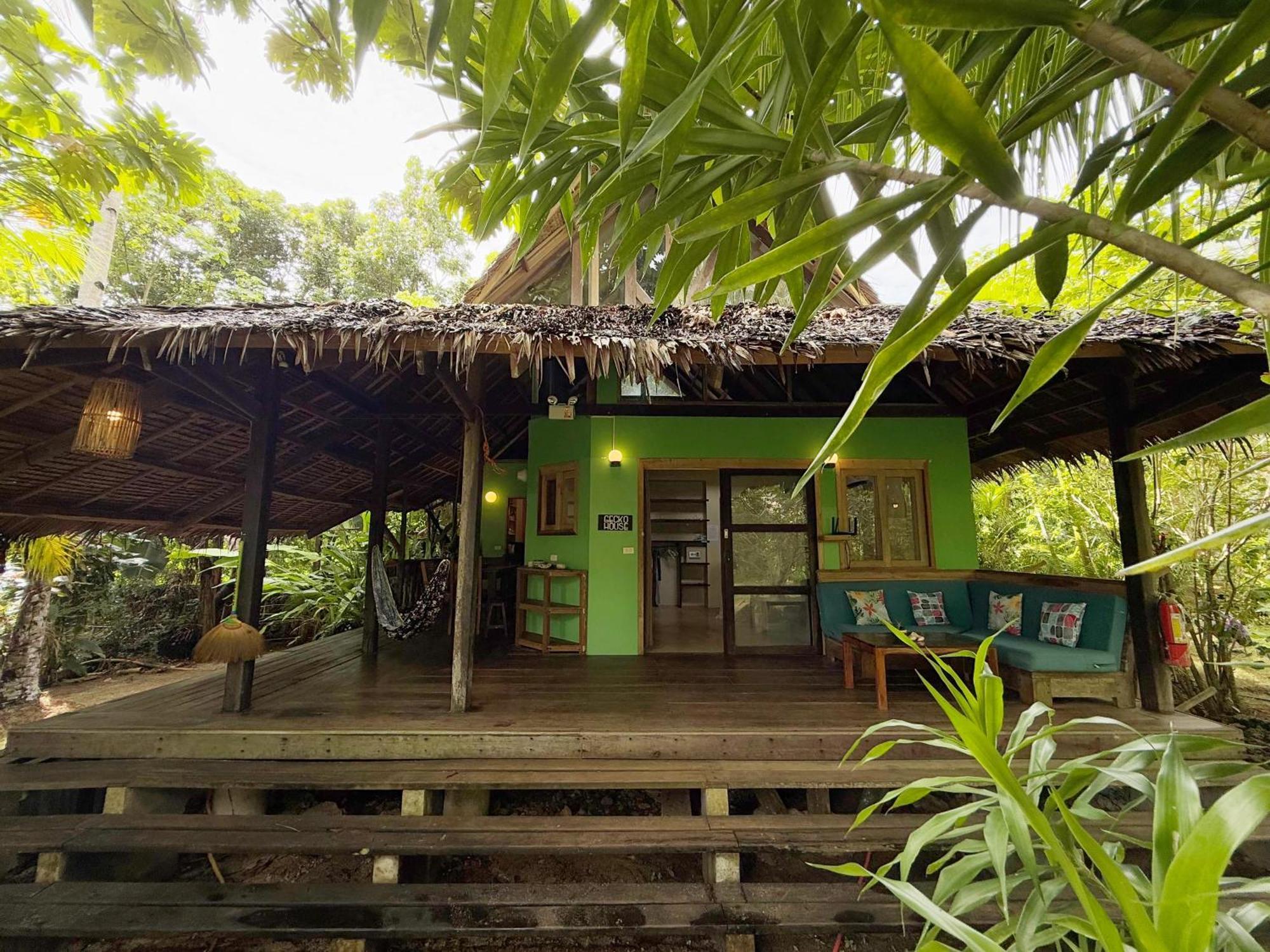 Emerald House Village General Luna  Luaran gambar