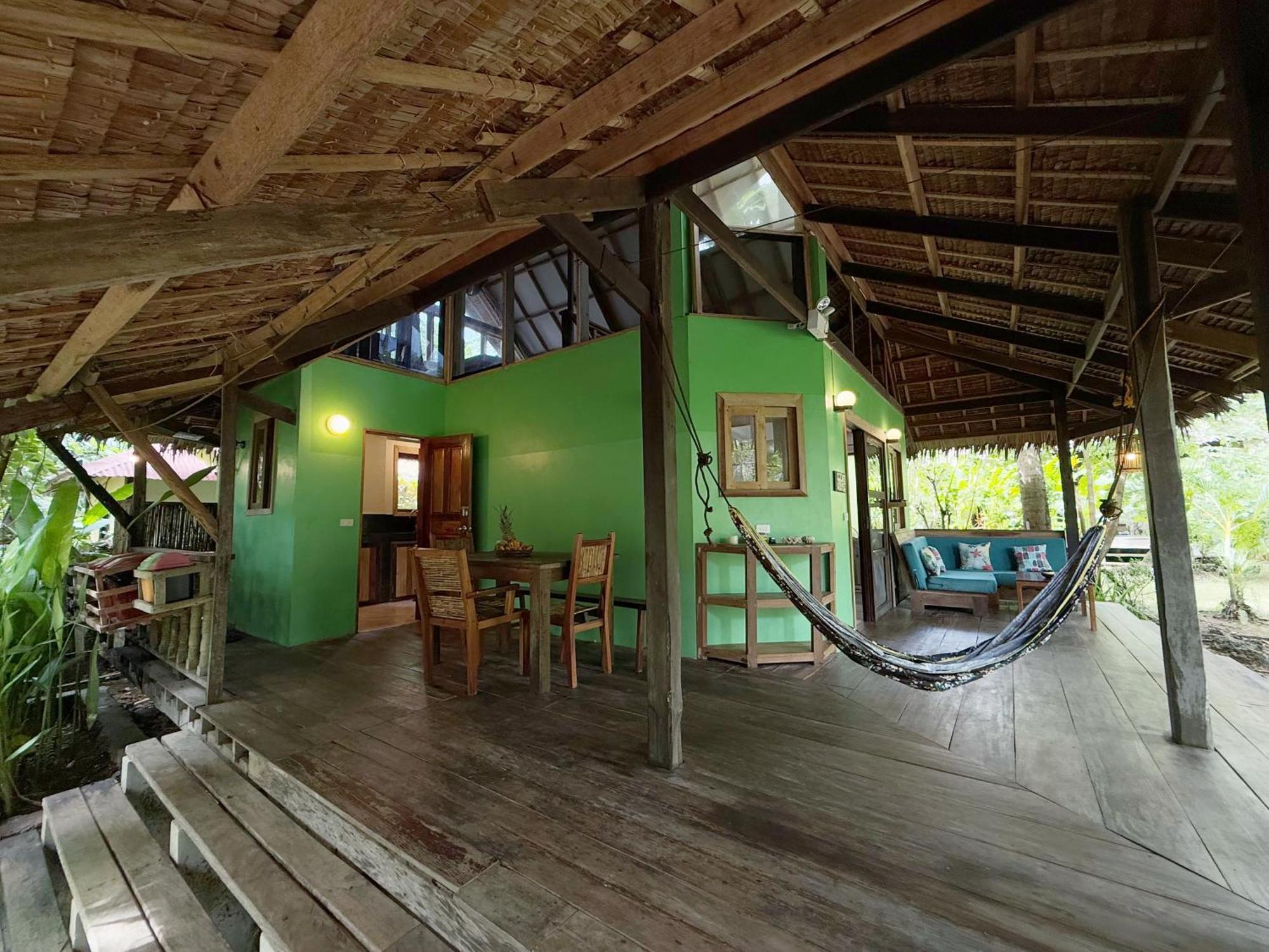 Emerald House Village General Luna  Luaran gambar