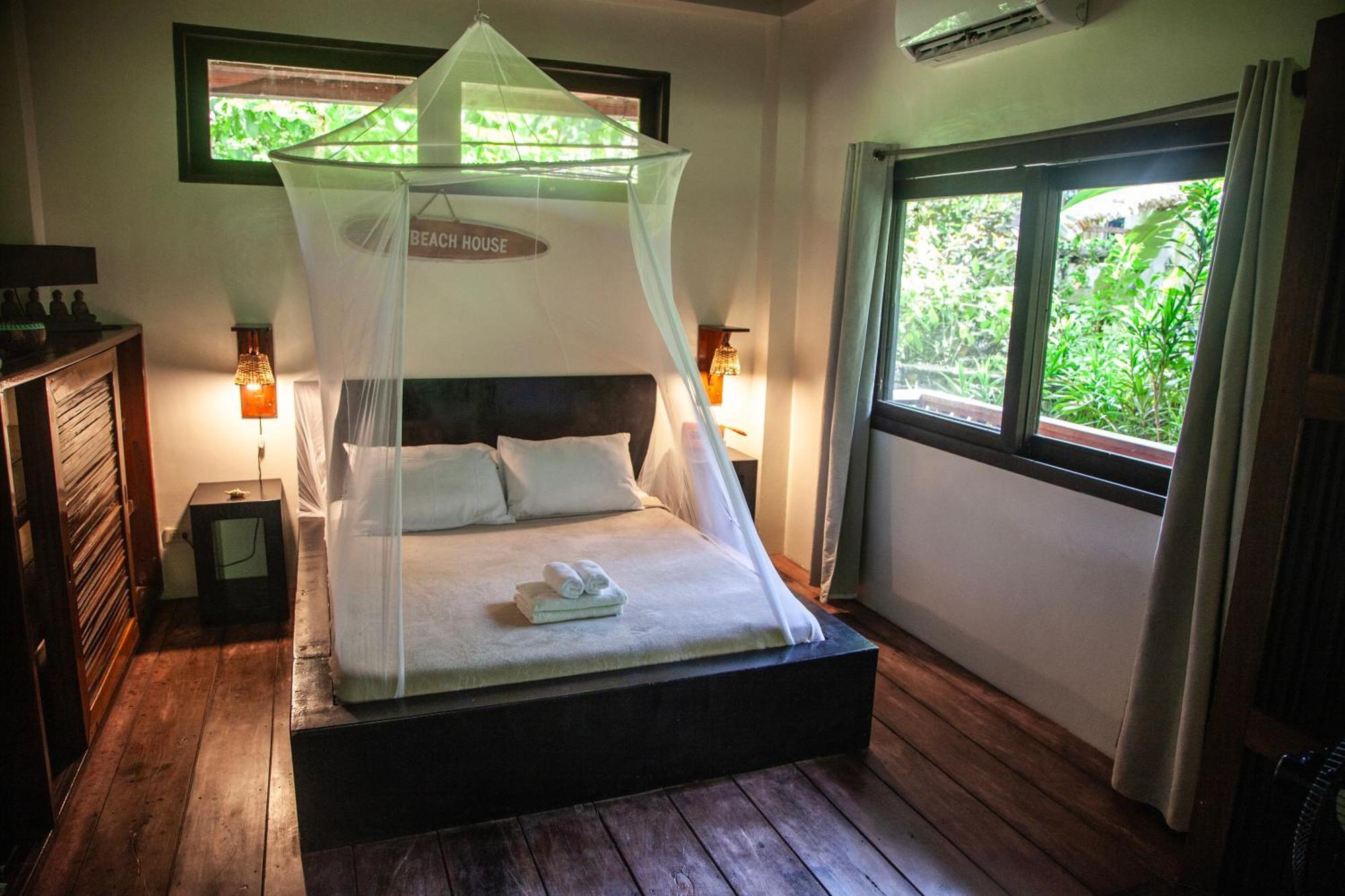 Emerald House Village General Luna  Luaran gambar