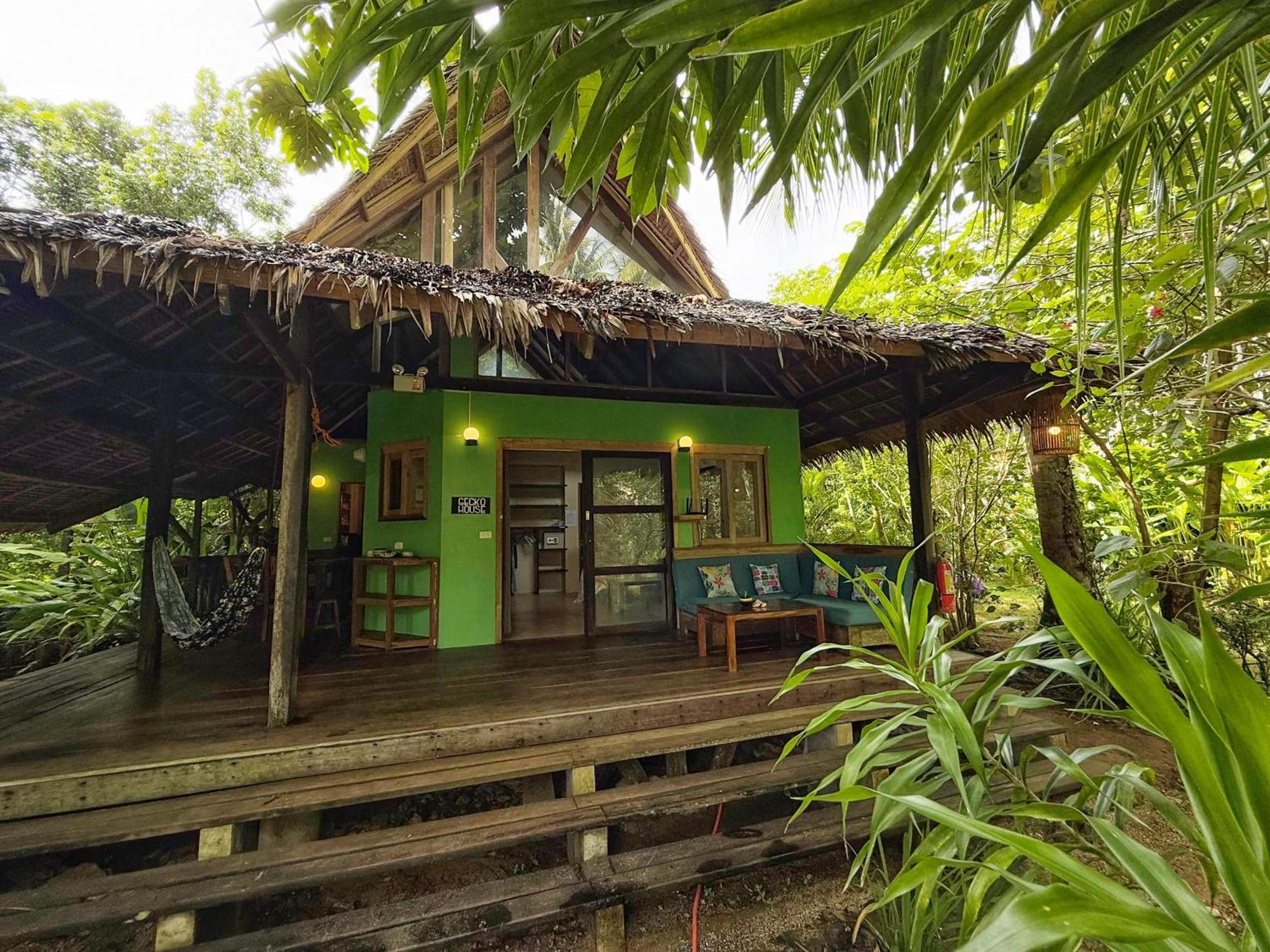 Emerald House Village General Luna  Luaran gambar