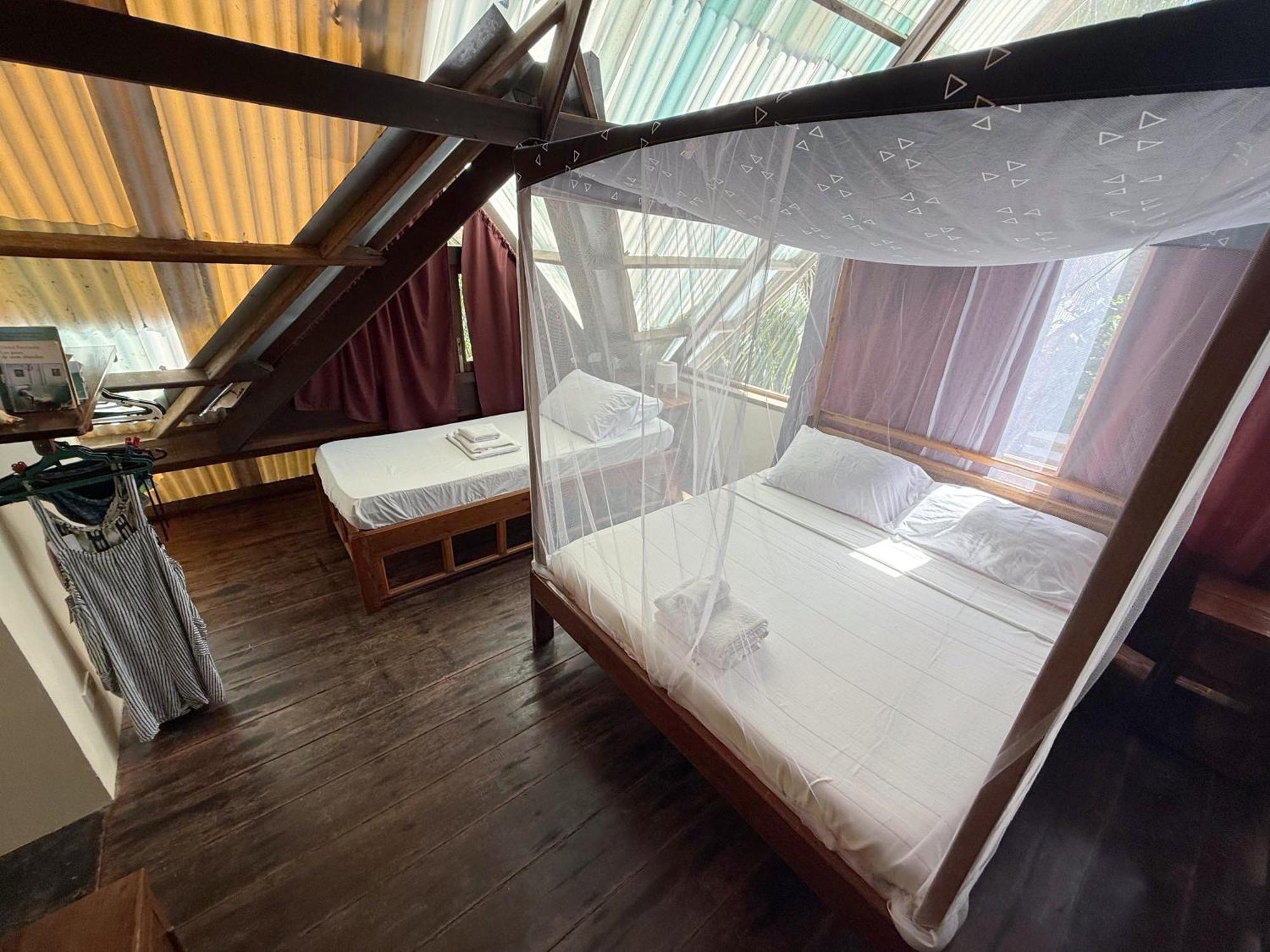 Emerald House Village General Luna  Luaran gambar