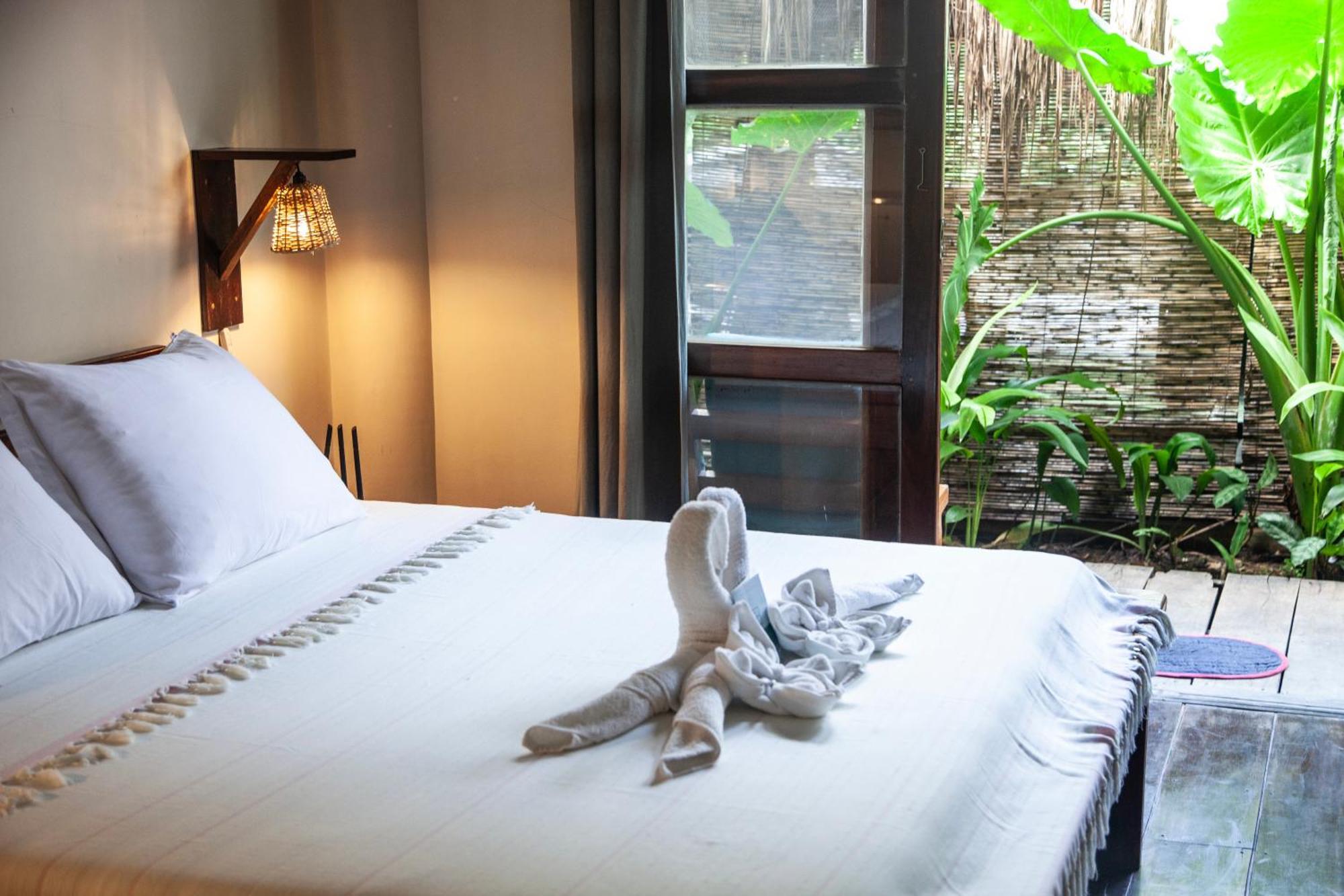Emerald House Village General Luna  Luaran gambar