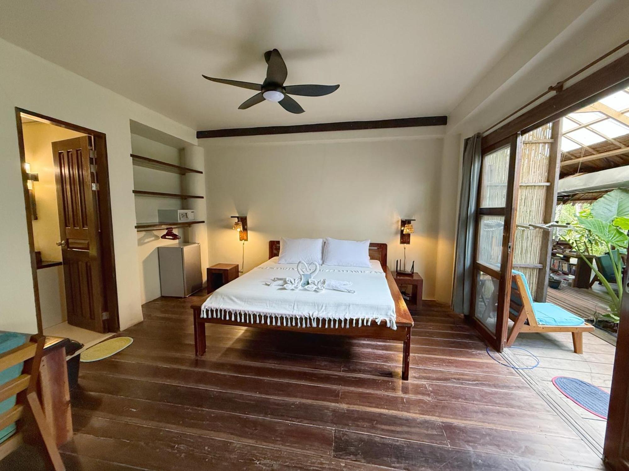 Emerald House Village General Luna  Luaran gambar