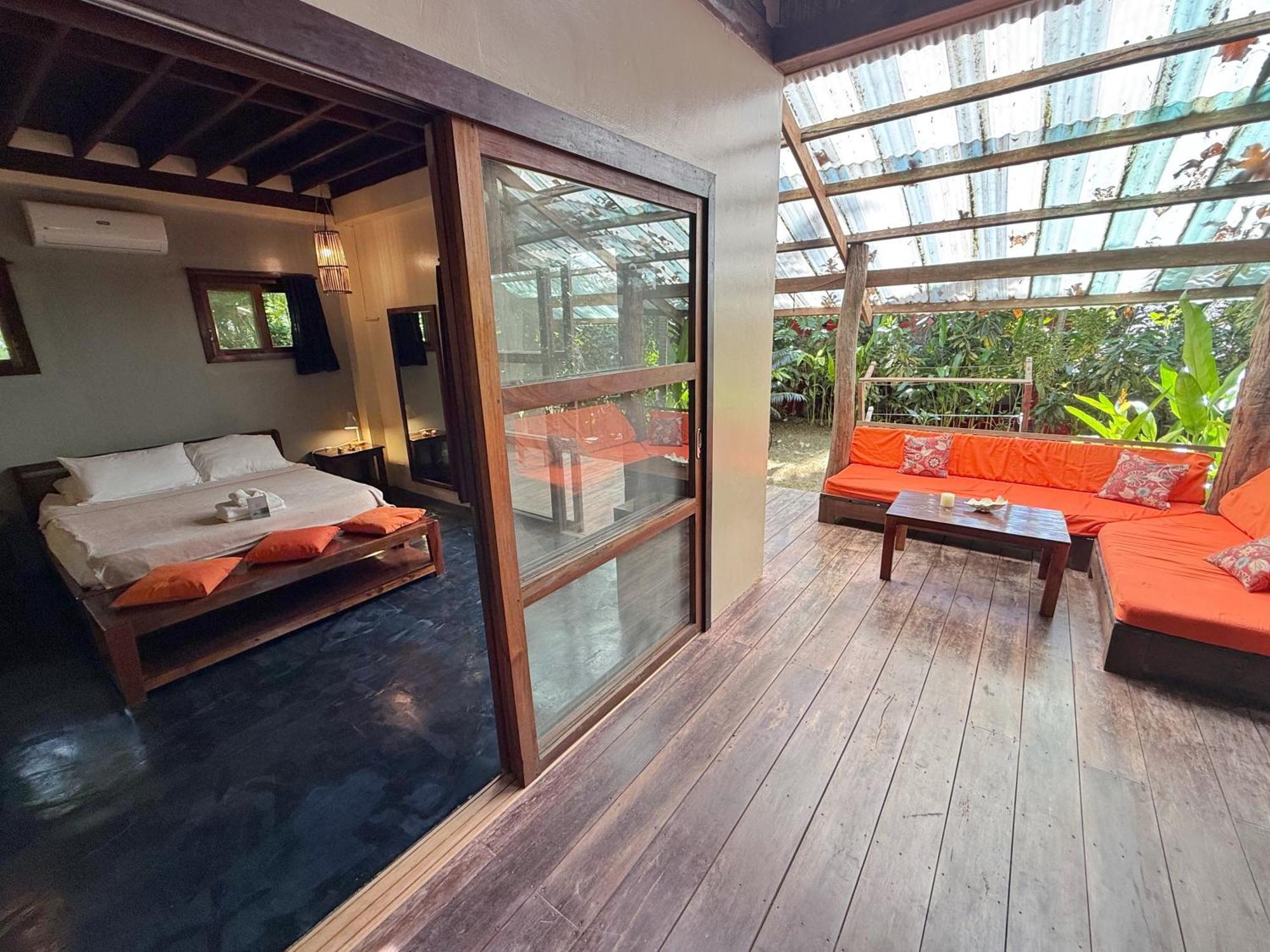 Emerald House Village General Luna  Luaran gambar