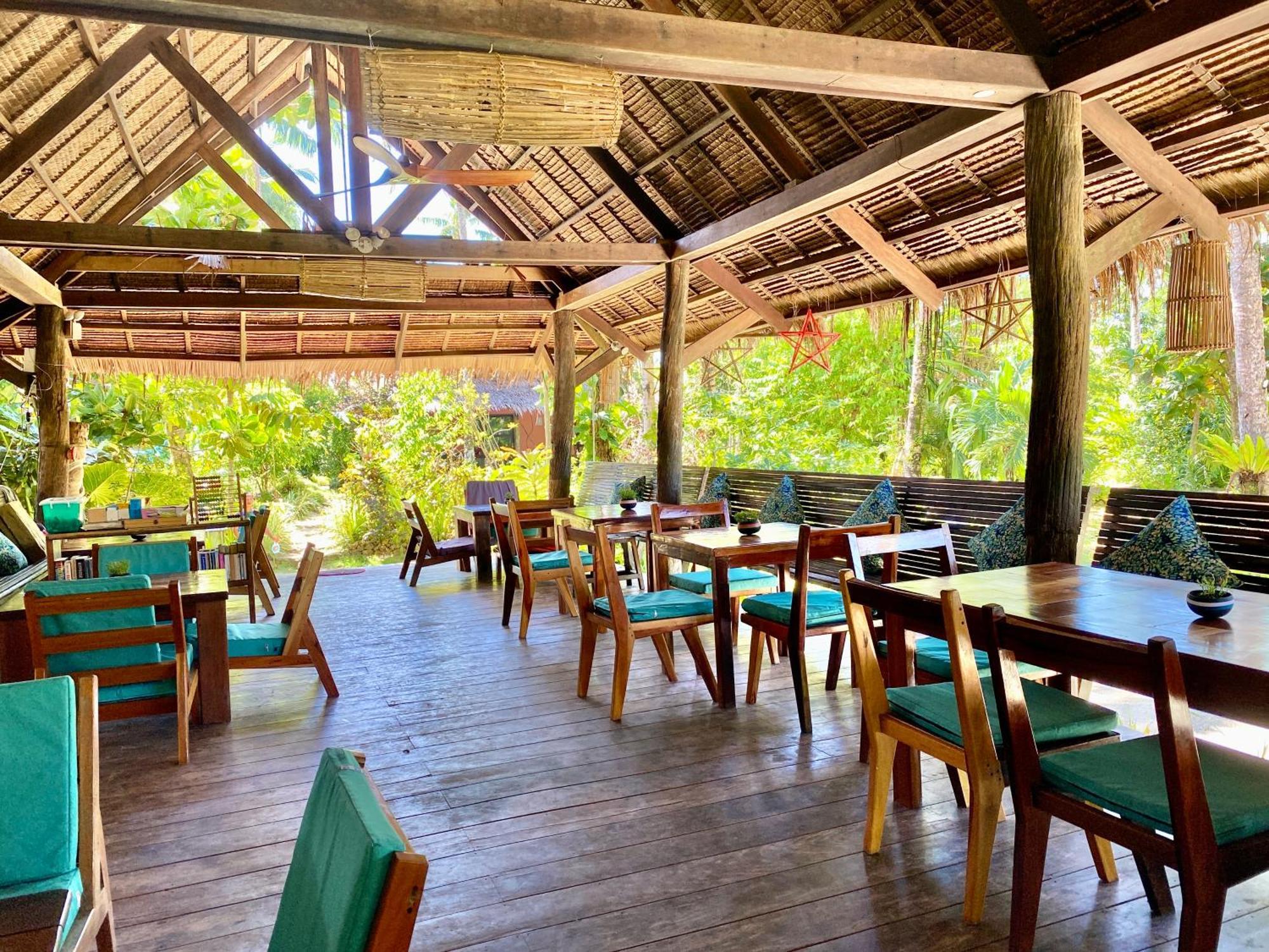Emerald House Village General Luna  Luaran gambar