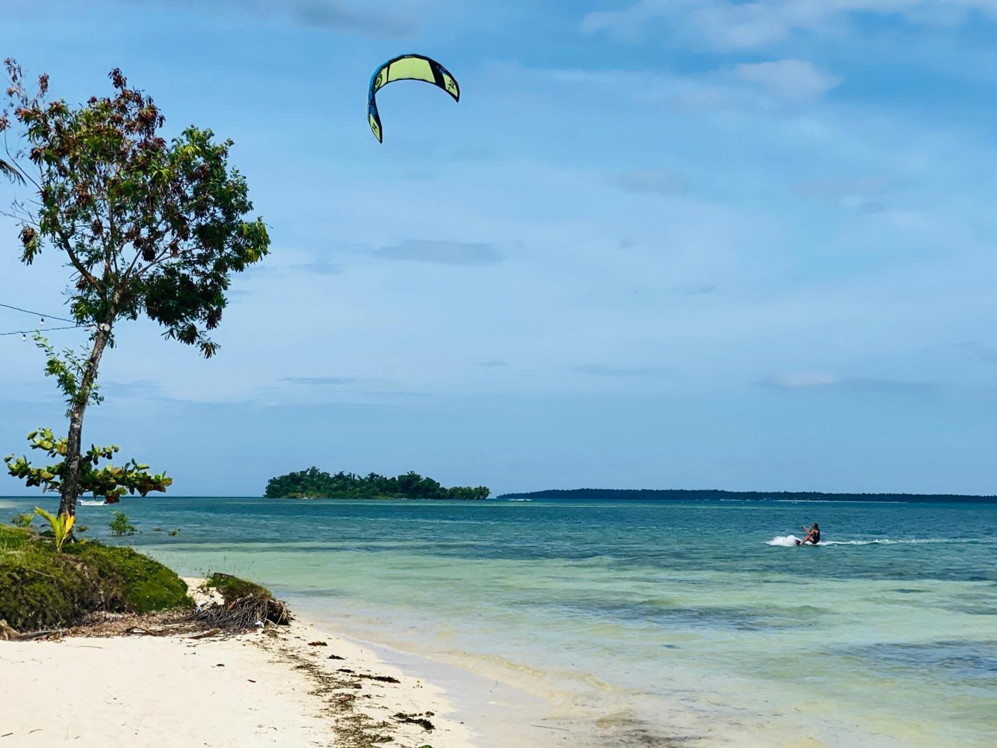 Emerald House Village General Luna  Luaran gambar